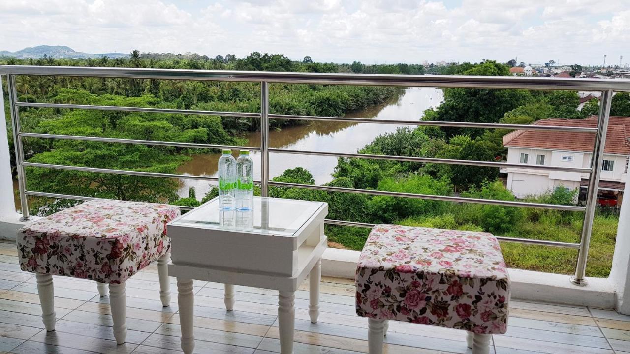 Like Residence Surat Thani Extérieur photo